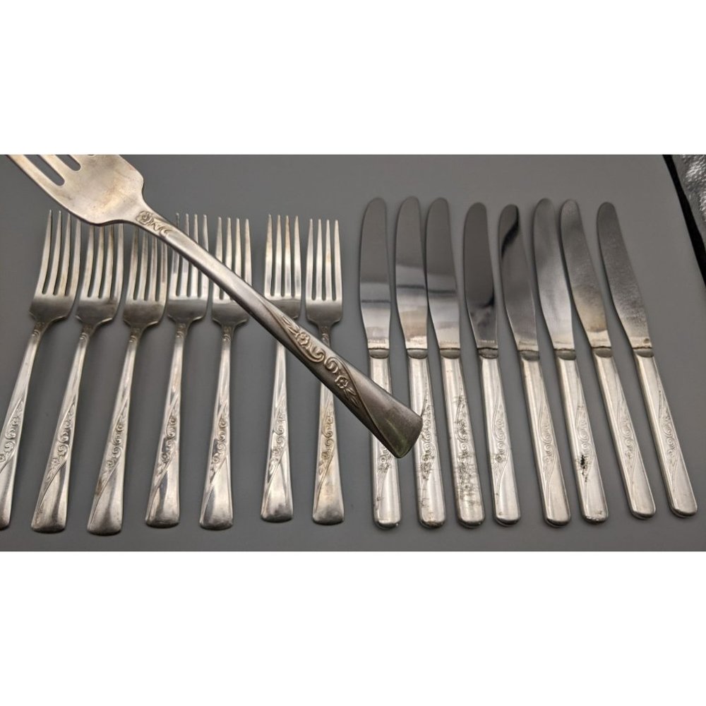 Vtg Intl Silver Co. Revelation Silverplate 'Precious Flower' 8 forks, 8 knives